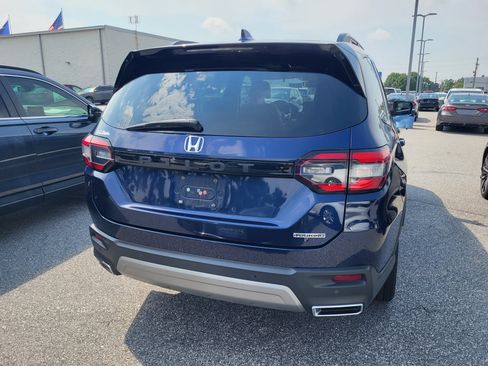 Used 2023 Honda Pilot Touring image 5
