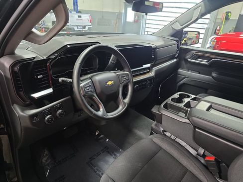 Used 2024 Chevrolet Silverado 1500 LT AWD/4WD image 16