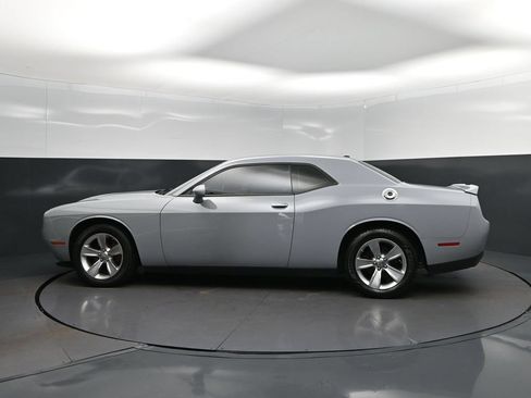 Used 2022 Dodge Challenger SXT RWD image 4