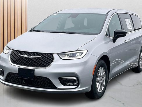 New 2026 Chrysler Pacifica Select FWD image 4