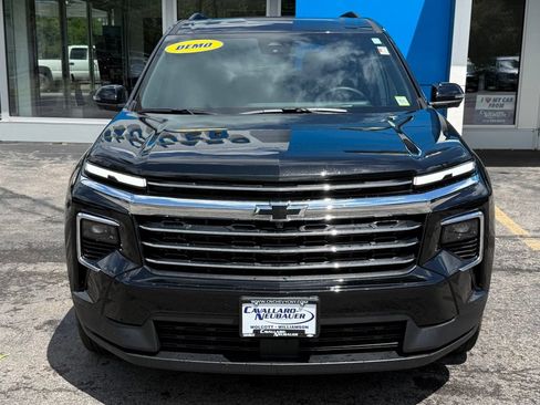 Used 2026 Chevrolet Traverse LT w/ Sun and Wheel Package AWD/4WD image 2