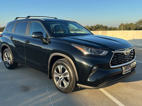 Used 2023 Toyota Highlander L image 15
