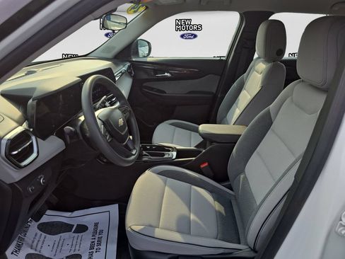 Used 2024 Chevrolet TrailBlazer LS FWD image 8
