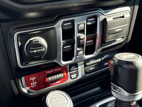 Used 2021 Jeep Wrangler Unlimited Rubicon w/ Uconnect 4C Nav & Sound Group image 24