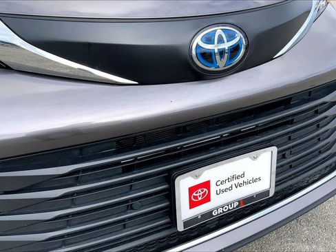 Used 2024 Toyota Sienna XLE image 28