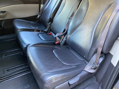 Used 2022 Kia Carnival LX FWD image 39