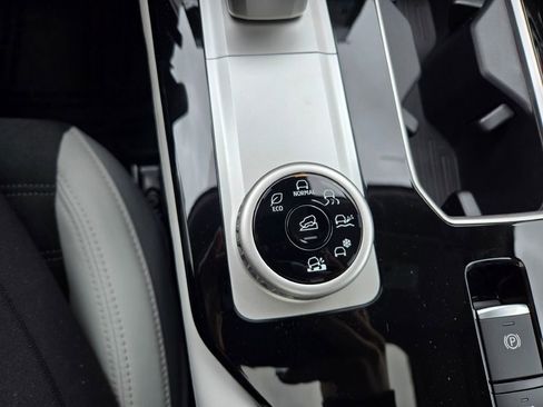 New 2025 Mitsubishi Outlander SE image 26