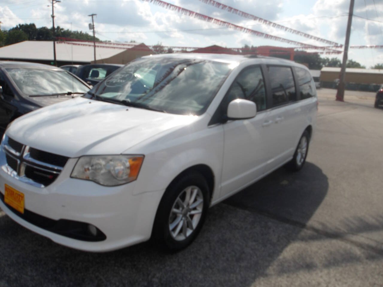 Used 2019 Dodge Grand Caravan SXT FWD image 3