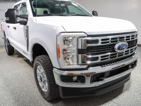 Used 2023 Ford F250 XLT w/ FX4 Off-Road Package image 5