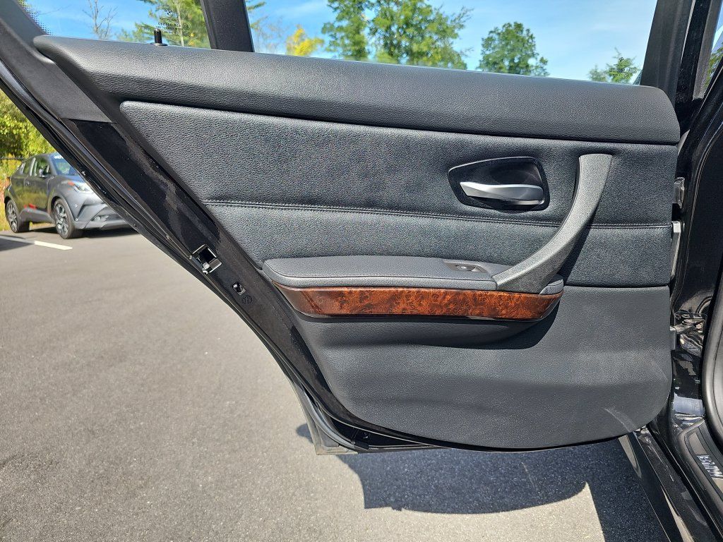 Used 2011 BMW 335i xDrive Sedan AWD/4WD image 25
