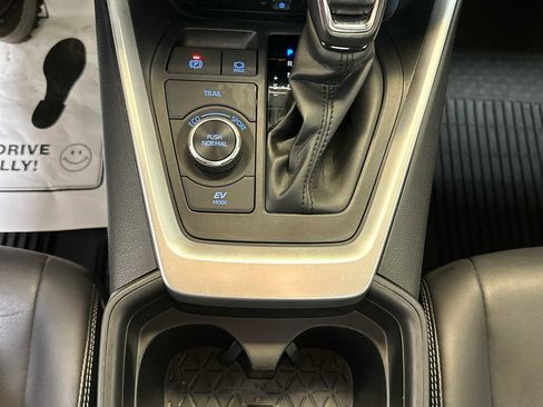 Used 2021 Toyota RAV4 XLE Premium image 29