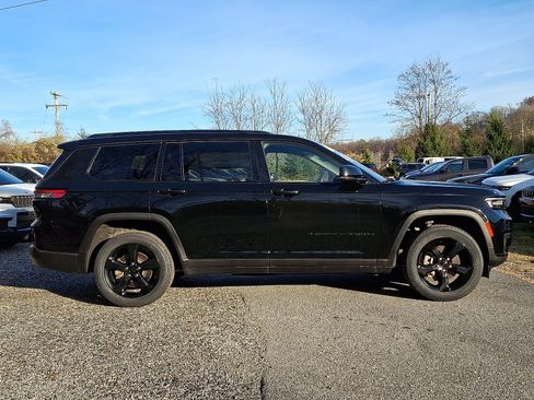 Certified 2023 Jeep Grand Cherokee L Laredo image 7