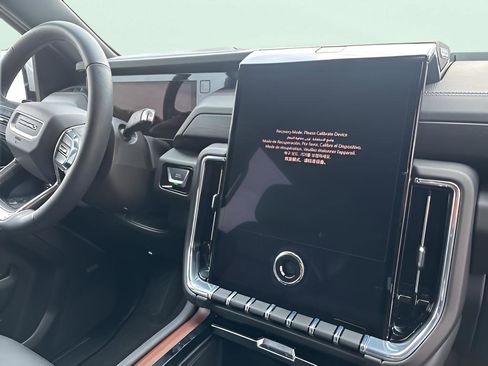 Used 2025 GMC Yukon XL Denali image 6