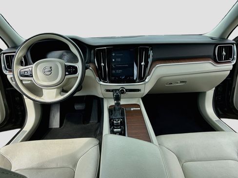 Used 2020 Volvo S60 T5 Momentum FWD image 14