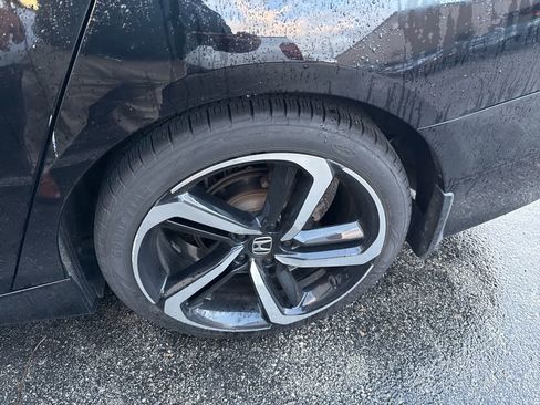 Used 2018 Honda Accord Sport image 9