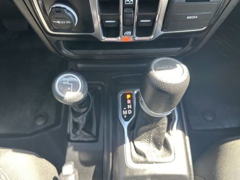 Used 2022 Jeep Gladiator Sport AWD/4WD image 34