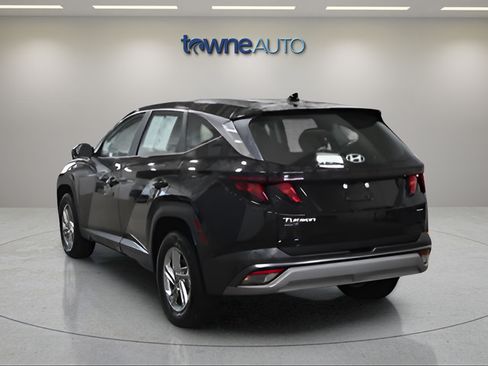 Used 2025 Hyundai Tucson SE AWD/4WD image 2