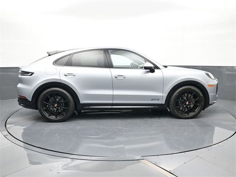 Used 2025 Porsche Cayenne GTS image 26
