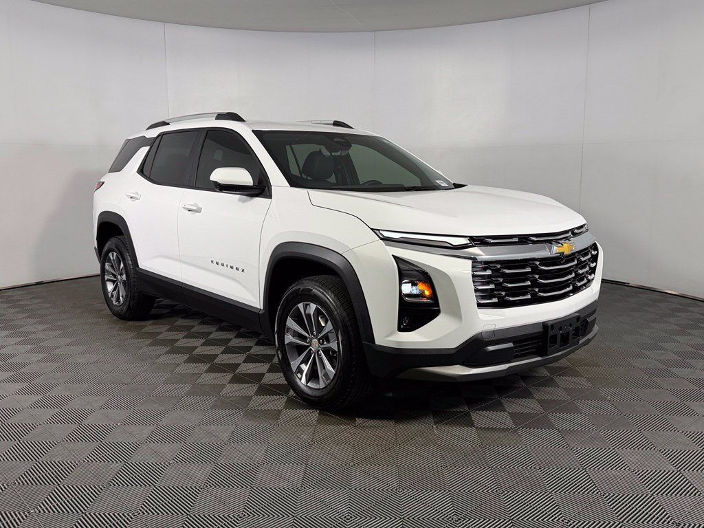 Used 2025 Chevrolet Equinox LT w/ Convenience Package II AWD/4WD image 4