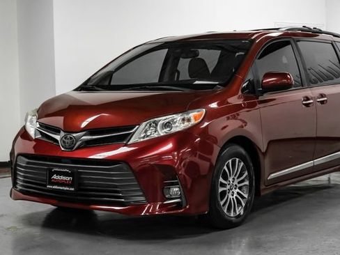 Used 2019 Toyota Sienna XLE Premium FWD image 8