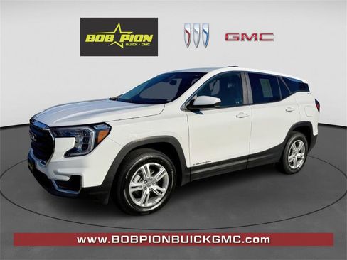 Used 2024 GMC Terrain SLE image 1