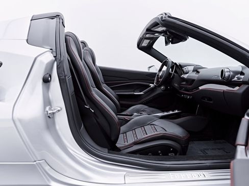 Used 2022 Ferrari F8 Tributo RWD image 55