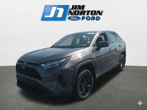 Used 2024 Toyota RAV4 LE FWD image 4
