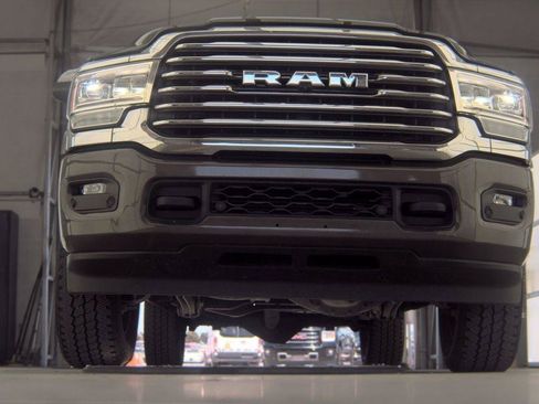 Used 2022 RAM 2500 Limited AWD/4WD image 3