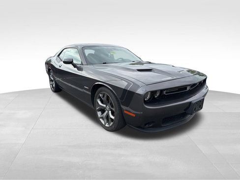 Used 2016 Dodge Challenger SXT w/ Driver Convenience Group RWD image 3