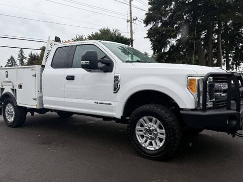 Used 2017 Ford F350 XLT w/ XLT Value Package AWD/4WD image 3