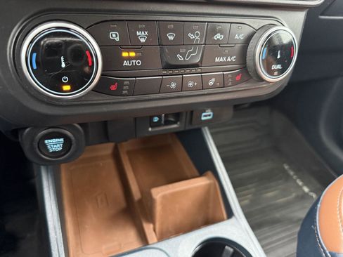 Used 2022 Ford Maverick Lariat w/ Lariat Luxury Package image 24