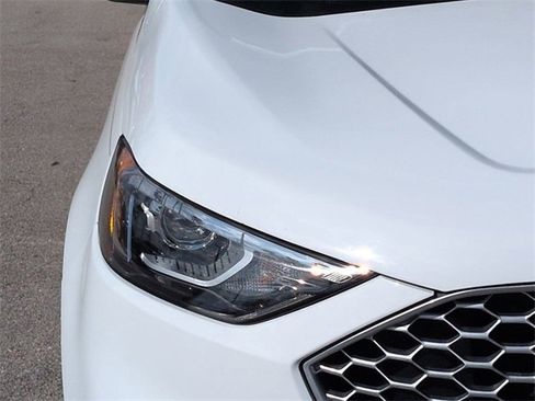 Certified 2023 Ford Edge SE image 10