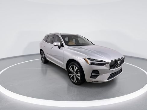 Used 2022 Volvo XC60 B5 Inscription FWD image 2