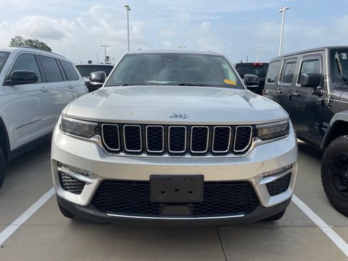 Used 2023 Jeep Grand Cherokee 4WD 4xe image 2