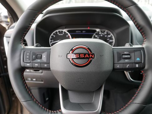 Certified 2025 Nissan Rogue SV image 25