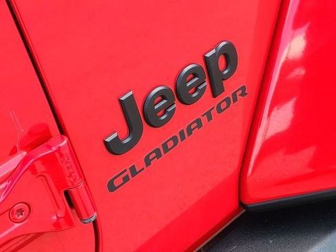 Used 2021 Jeep Gladiator Sport AWD/4WD image 11