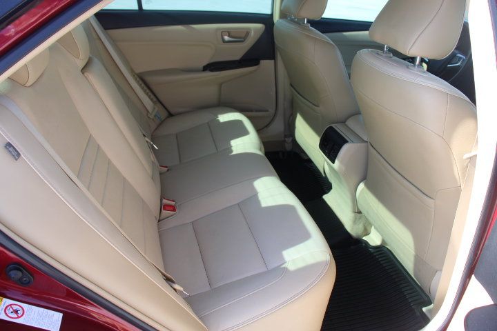 Used 2017 Toyota Camry XLE w/ Moonroof Package FWD image 17
