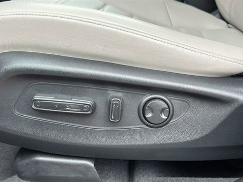 Used 2024 Honda CR-V EX-L image 10