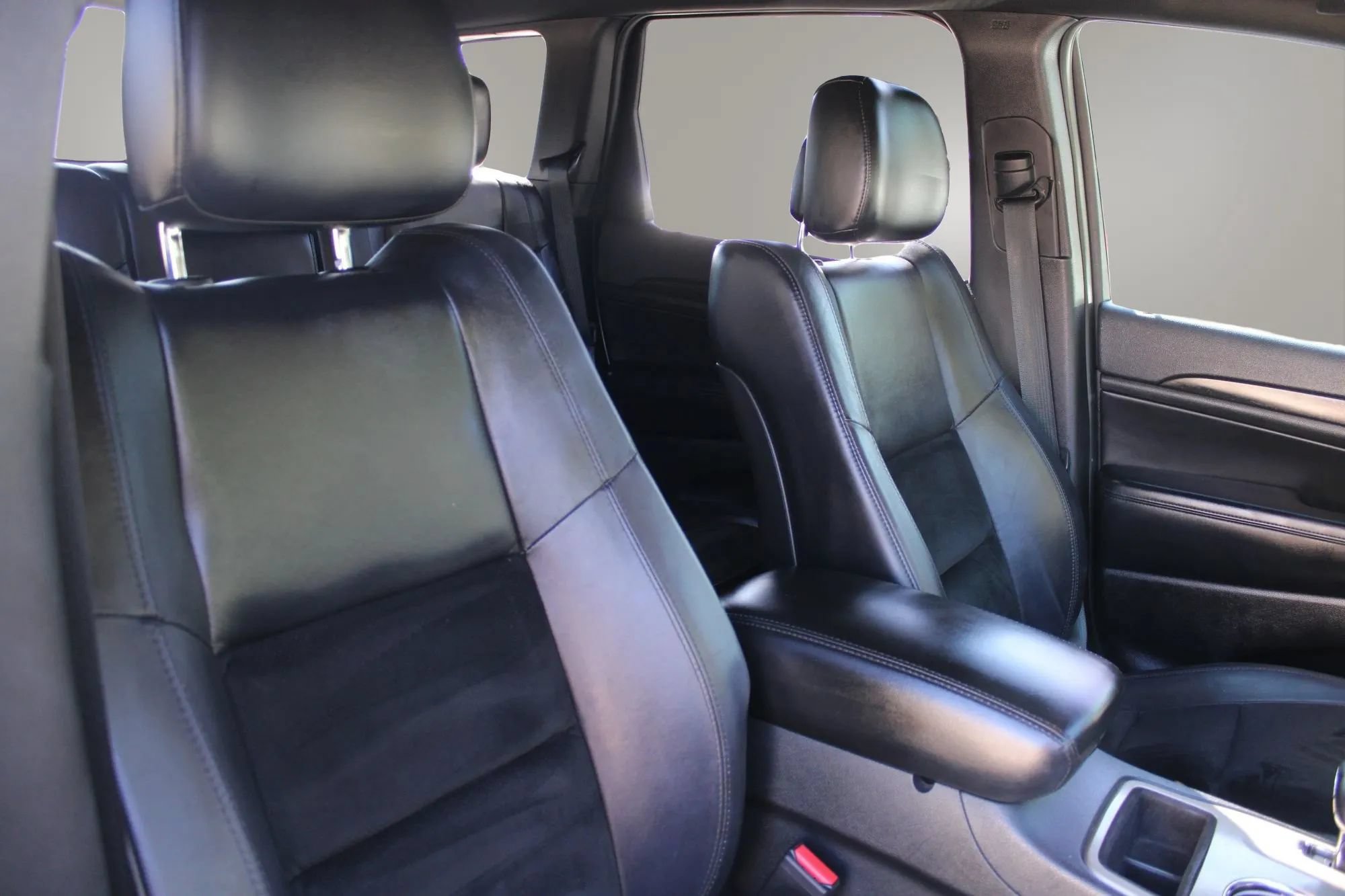 Used 2015 Jeep Grand Cherokee Laredo AWD/4WD image 23