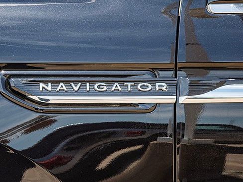 Used 2024 Lincoln Navigator Reserve w/ Monochromatic Package image 21