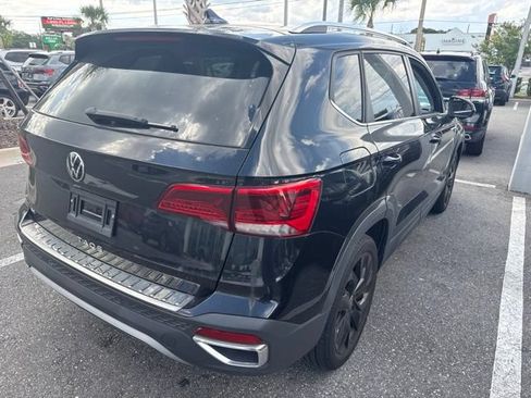 Used 2023 Volkswagen Taos SE w/ Black Wheel Package FWD image 9