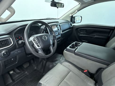 Used 2017 Nissan Titan S image 12