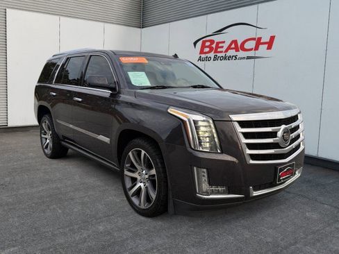 Used 2015 Cadillac Escalade Premium image 3