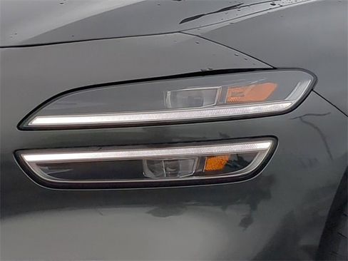 Certified 2025 Genesis G70 2.5T image 9