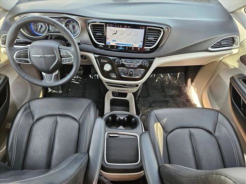 Used 2023 Chrysler Pacifica Touring-L FWD image 22