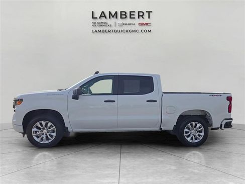 Used 2023 Chevrolet Silverado 1500 Custom image 3