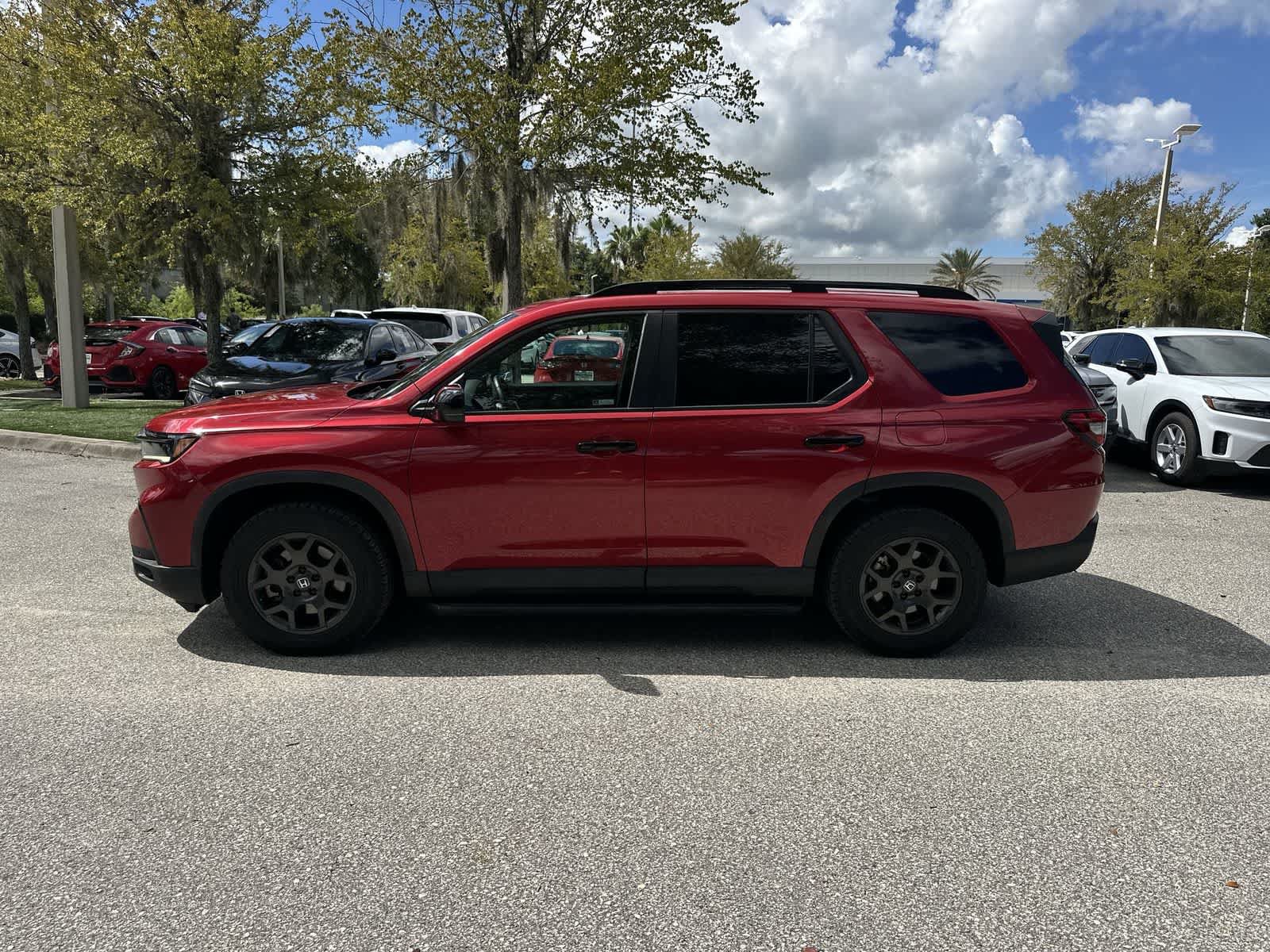 Used 2023 Honda Pilot TrailSport image 3