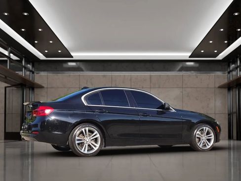 Used 2018 BMW 330i xDrive Sedan AWD/4WD image 3