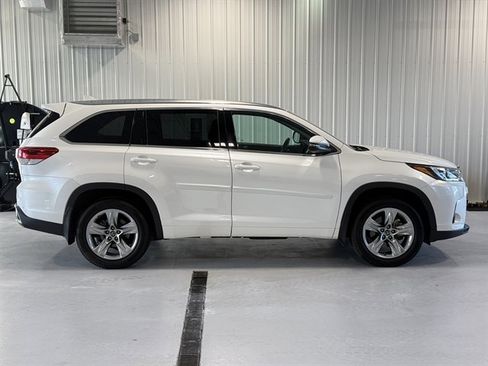 Used 2019 Toyota Highlander Limited image 2