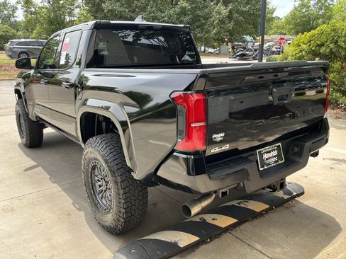 Used 2026 Toyota Tacoma SR5 AWD/4WD image 8